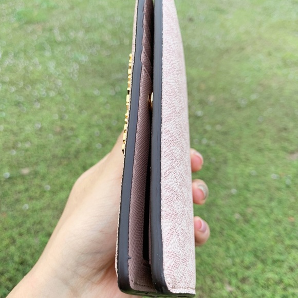 Gaby’sBags👜💕-NWT Michel Kors Bifold Wallet - Picture 2 of 3